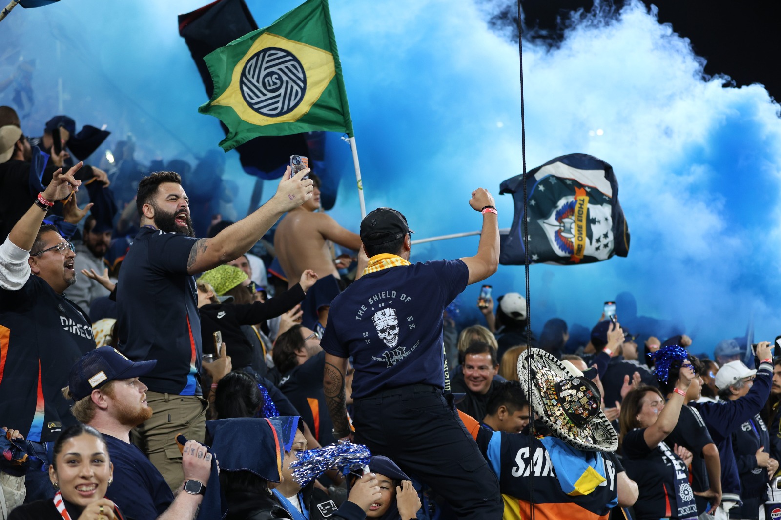 جماهير فريقه سان دييغو الأميركي يحتفلون بعد الفوز على مينيسوتا في تصفيات المنطقة الغربية - 25 نوفمبر 2025