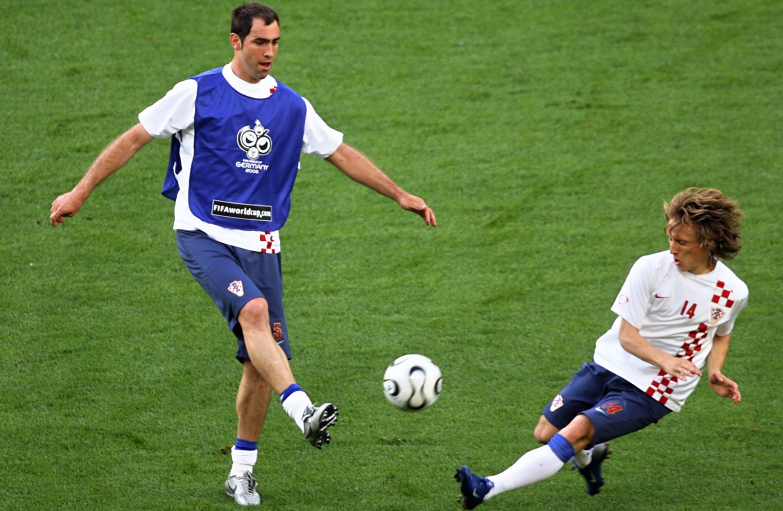 لوكا مودريتش وإيغور تودور خلال تدريبات كرواتيا أثناء كأس العالم 2006 بألمانيا - 12 يونيو 2006
