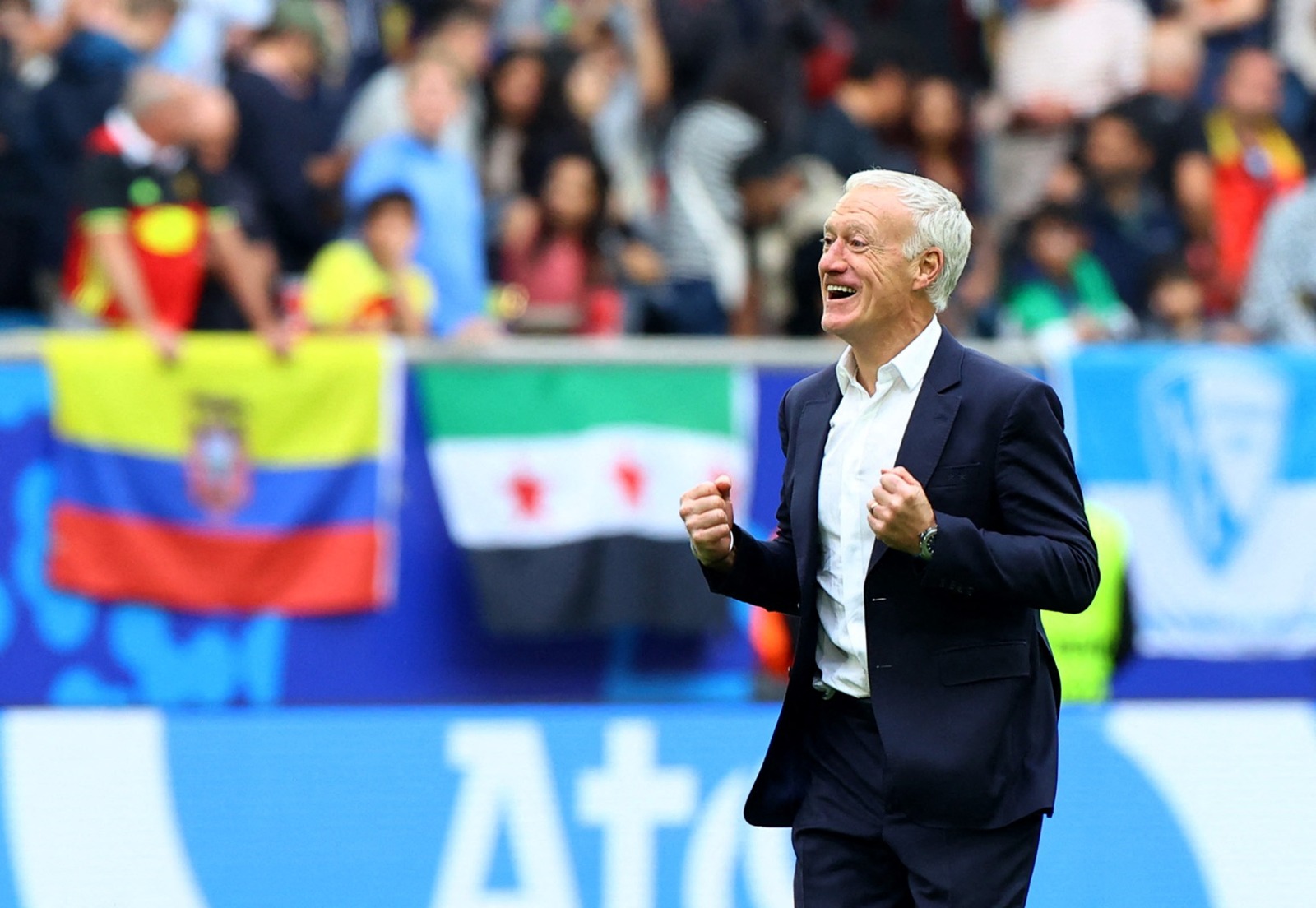 مدرب فرنسا ديدييه ديشان يحتفل بعد الفوز على بلجيكا في دور الـ 16 من يورو 2024 - 1 يوليو 2024