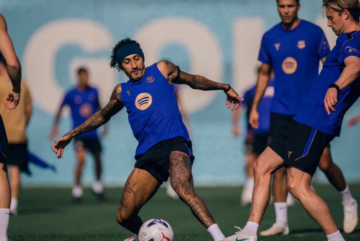 لاعب برشلونة رافينيا خلال تدريبات الفريق – 15 أكتوبر 2026