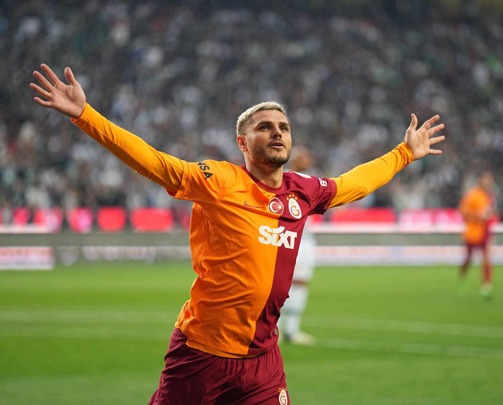 الأرجنتيني ماورو إيكاردي لاعب غلطة سراي يحتفل بهدفه في شباك كونياسبور - 26 مايو 2024