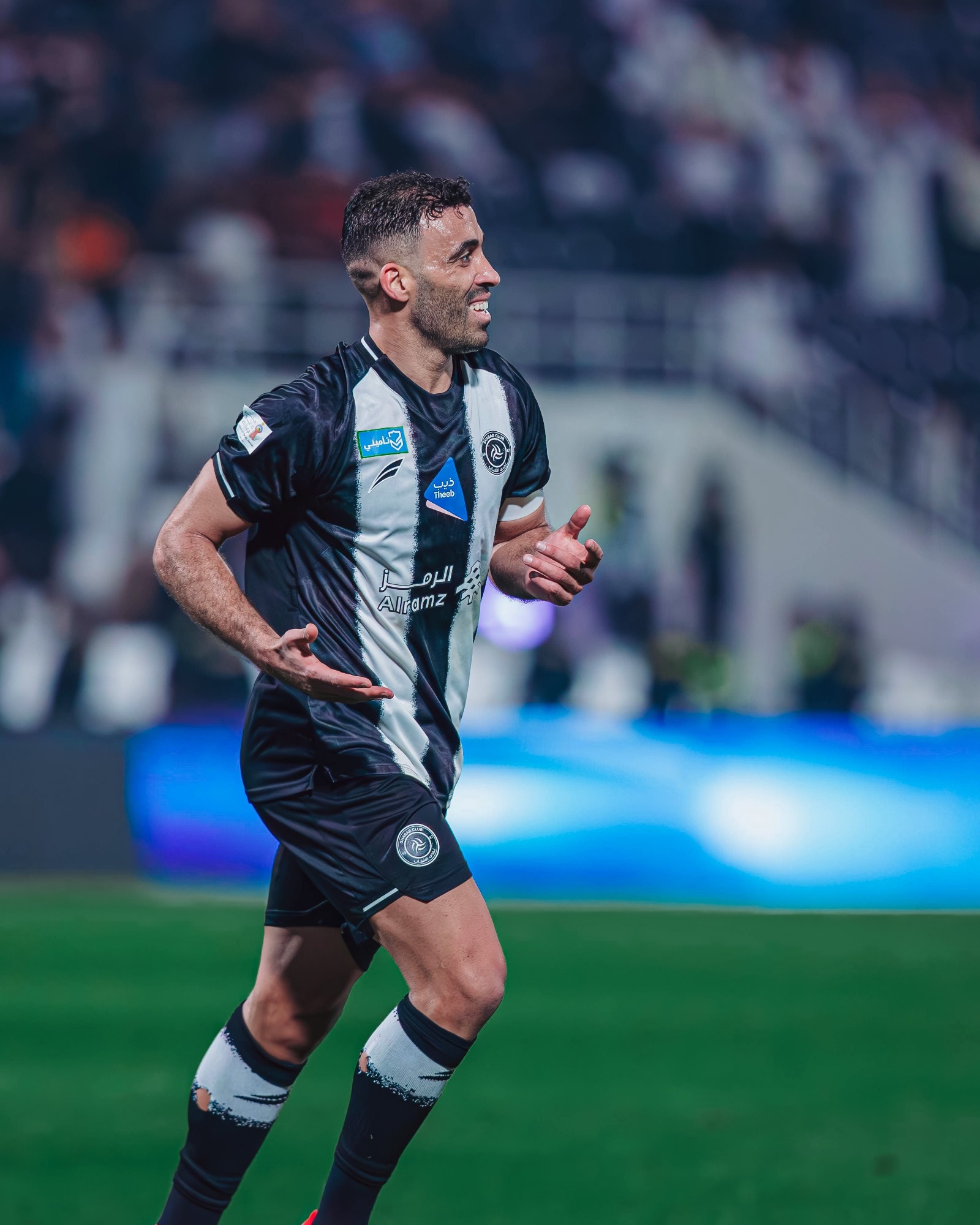 عبد الرزاق حمد الله مهاجم نادي الشباب يحتفل بتسجيل هدف في مرمى الرائد بدوري روشن السعودي - 6 فبراير 2025