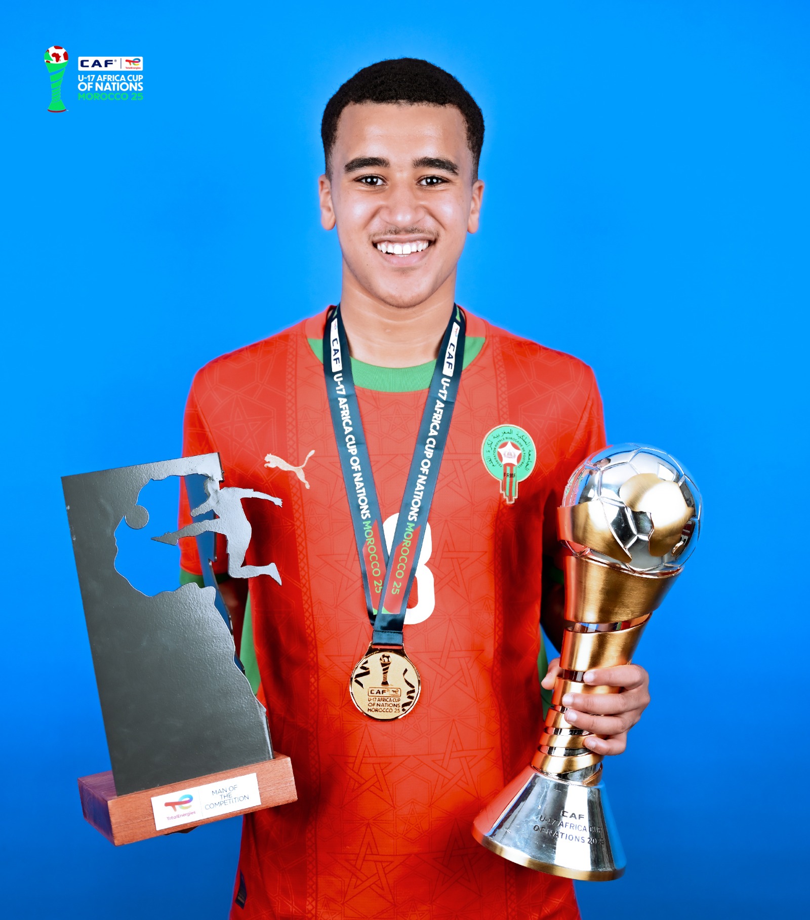 المغربي عبد الله وزان يحمل كأس الأمم الإفريقية تحت 17 عاماً وجائزة أفضل لاعب بالبطولة - 20 أبريل 2025