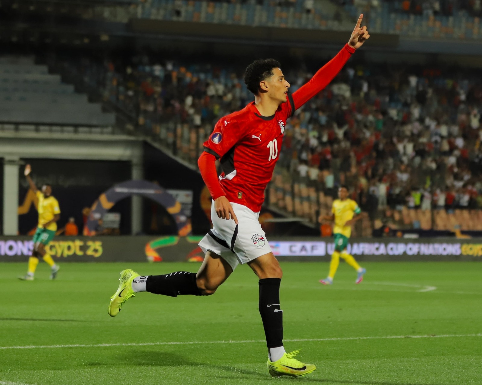 محمد عبد الله لاعب منتخب مصر يحتفل بتسجيل هدف في مرمى جنوب إفريقيا بكأس إفريقيا تحت 20 عاماً - 27 أبريل 2025