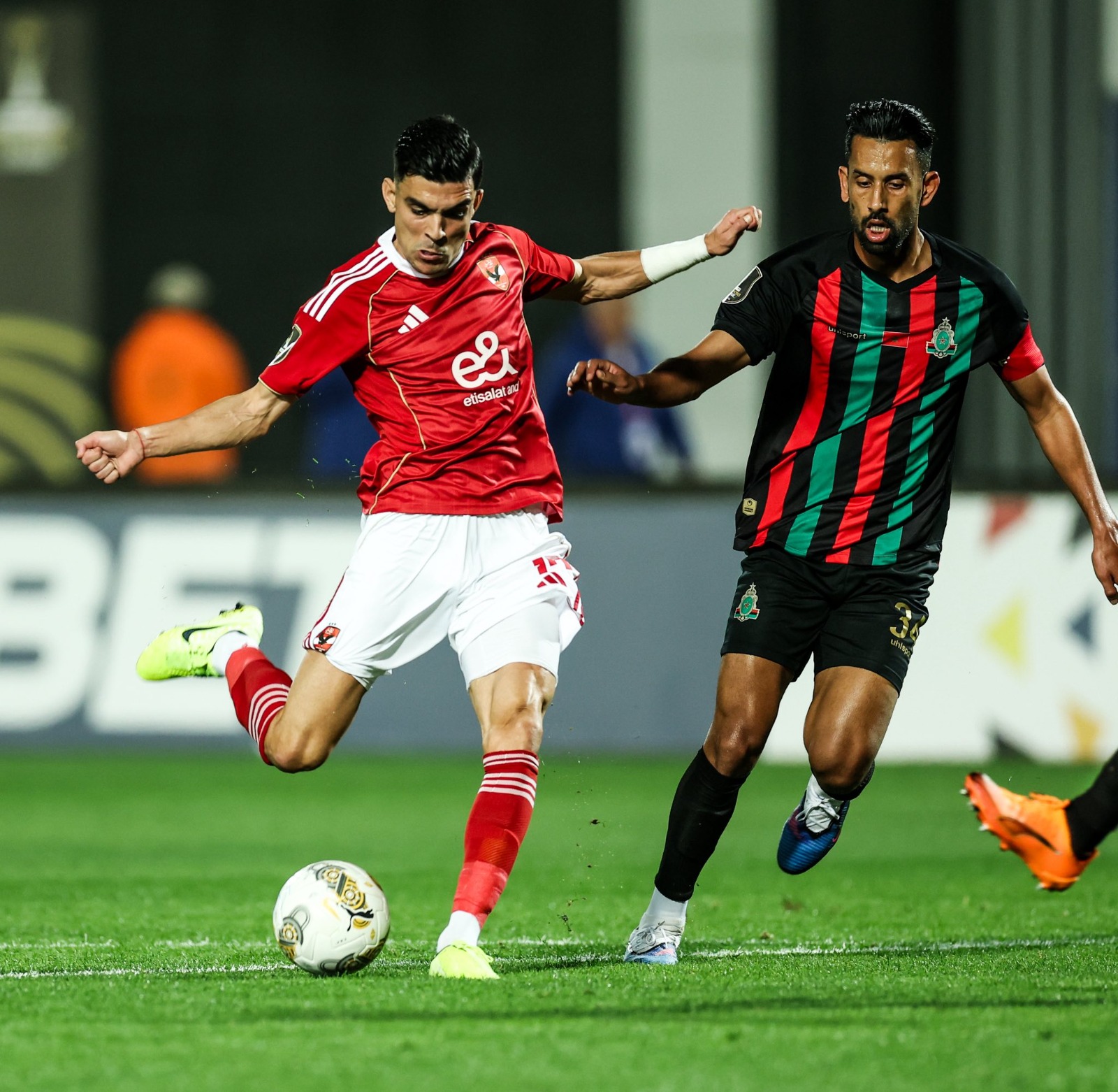 أشرف بن شرقي مهاجم الأهلي خلال مباراة الجيش الملكي بدوري أبطال إفريقيا - 15 فبراير 2026