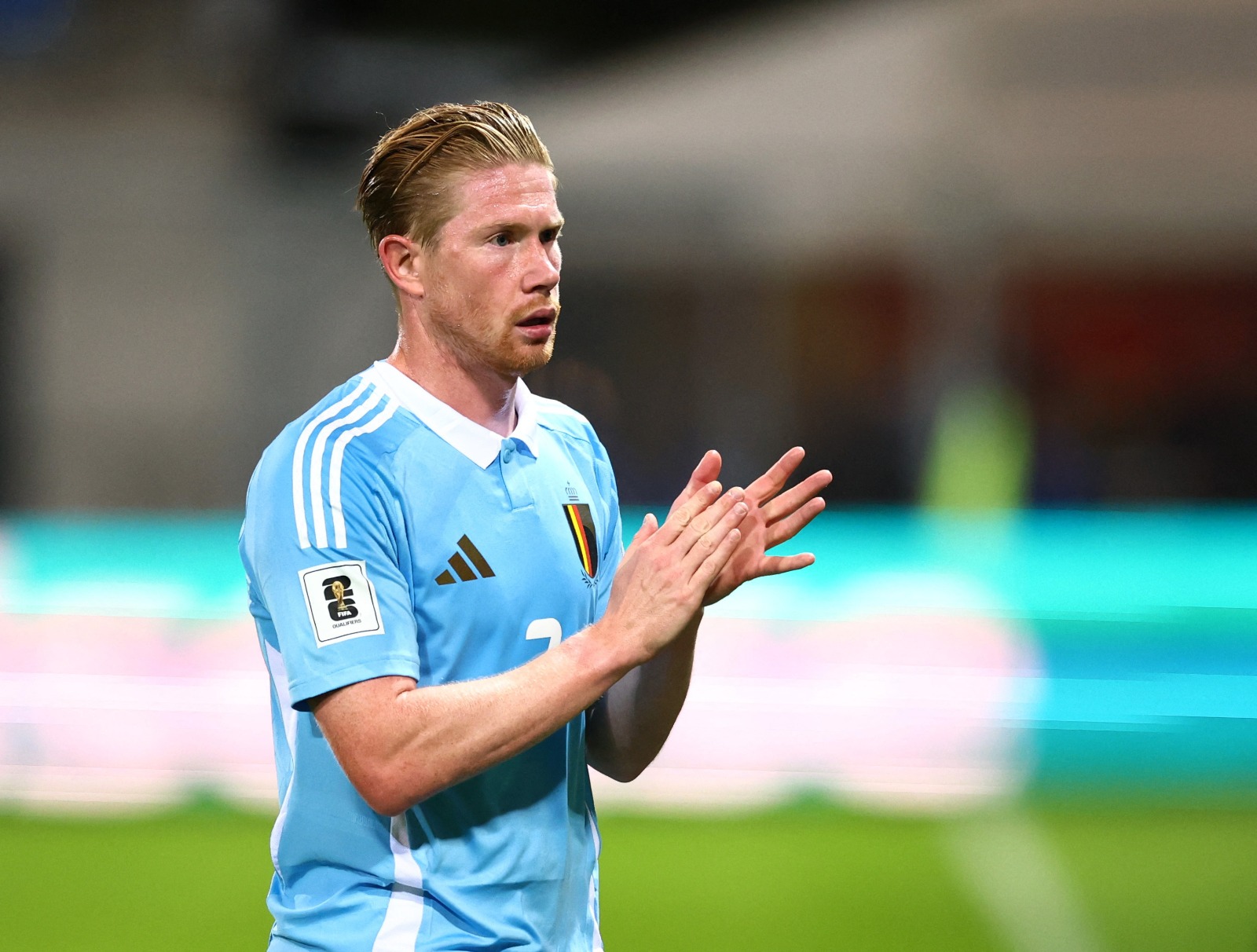 كيفين دي بروين يحيي الجماهير عقب مباراة بلجيكا وليشتنشتاين في تصفيات كأس العالم - 4 سبتمبر 2025