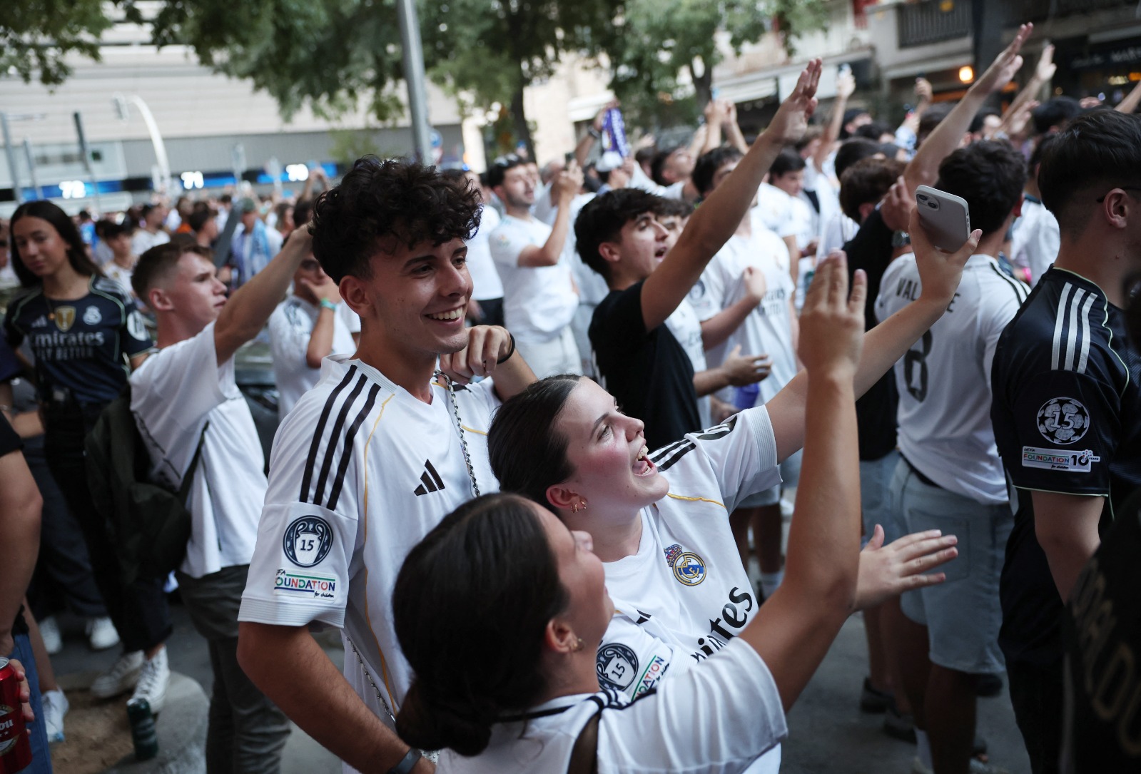 جماهير ريال مدريد خلال توافدها على 