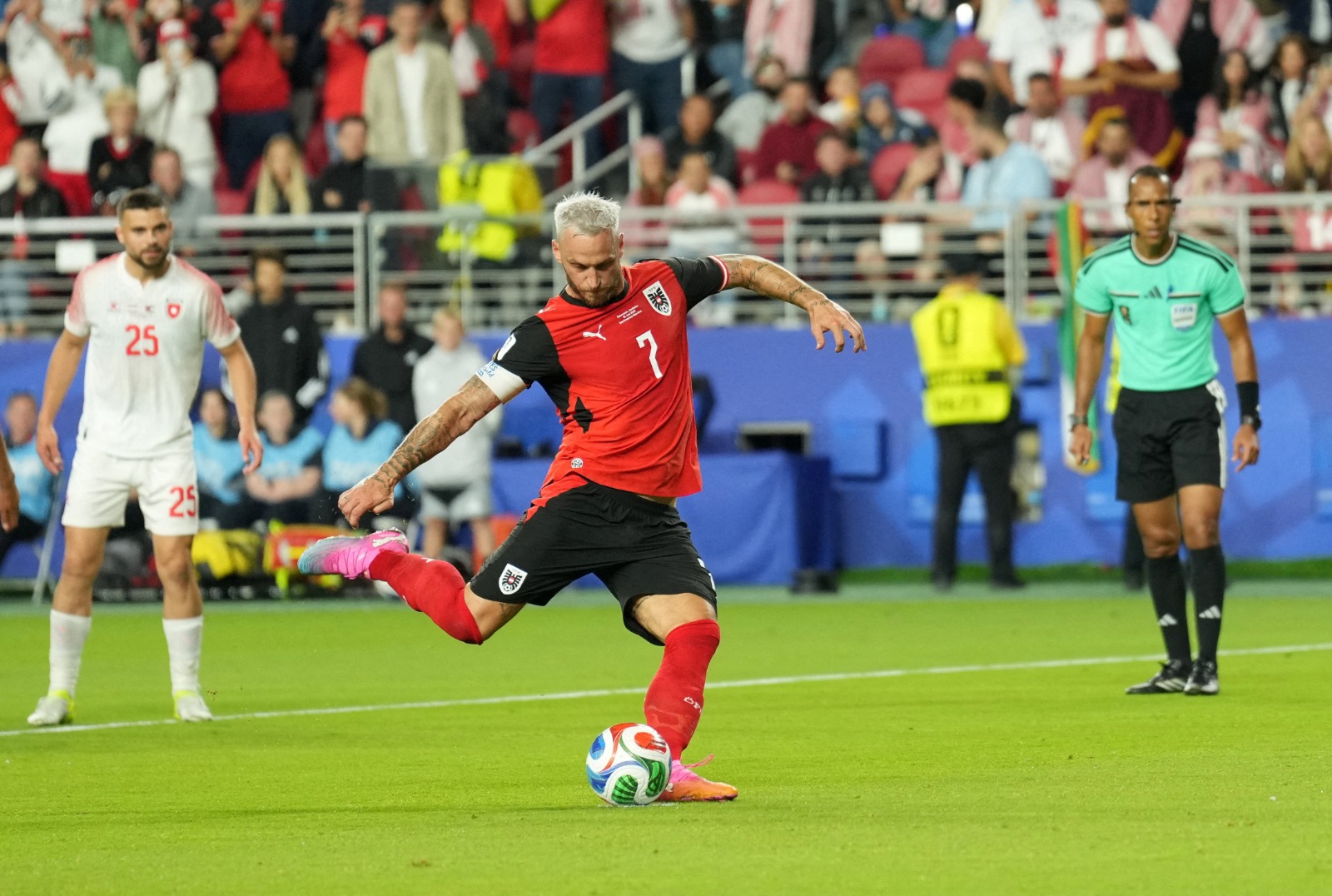 مارك أرناوتوفيتش مهاجم النمسا يسجل هدفاً من ركلة جزاء في شباك الأردن - 17 يونيو 2026