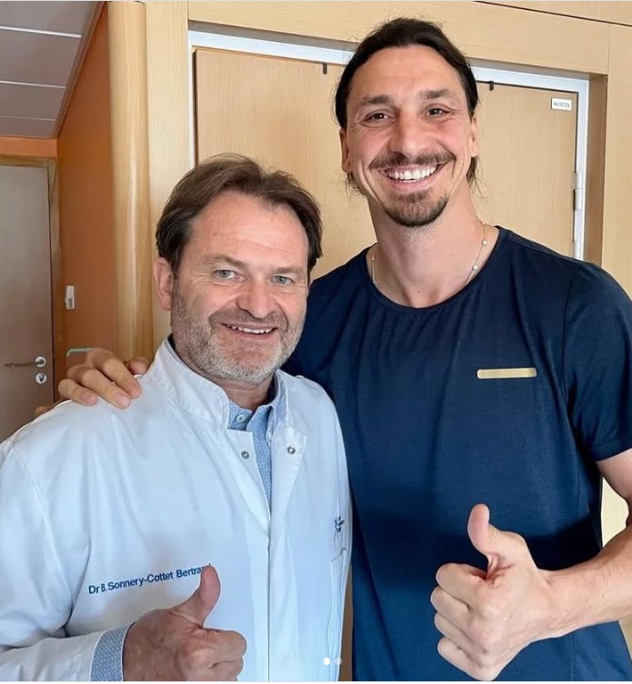 زلاتان إبراهيموفيتش نجم ميلان الإيطالي سابقاً مع الطبيب الفرنسي الشهير بيرتراند سونيري-كوتيه