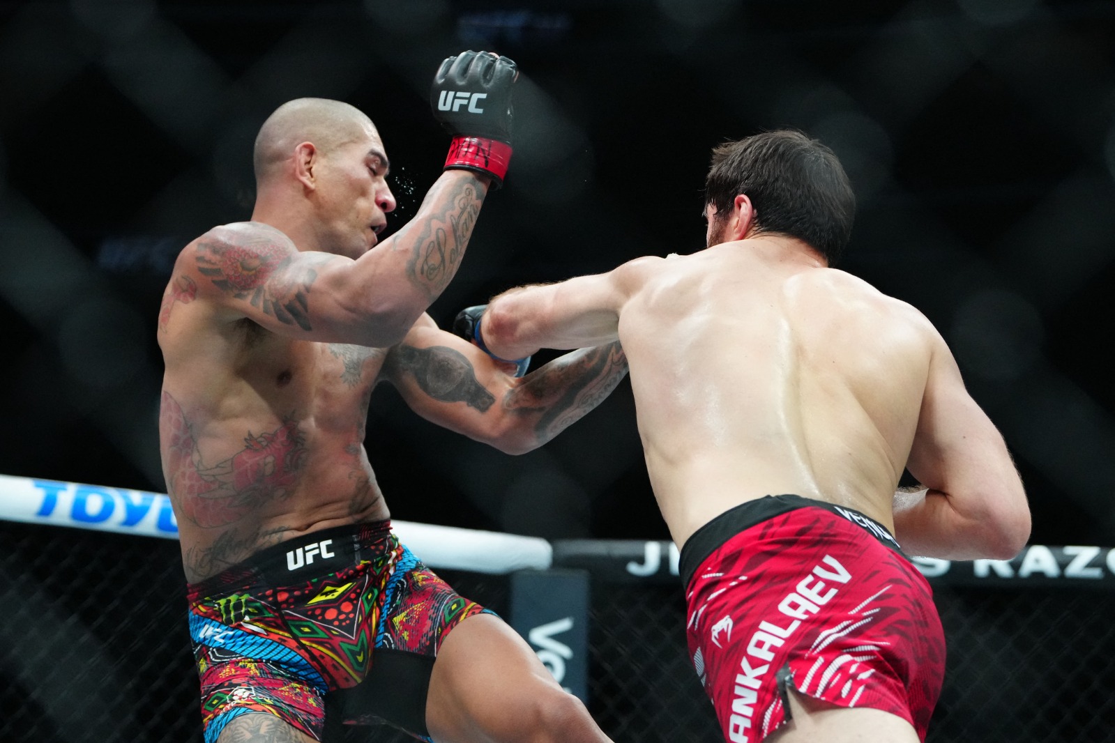 محمد أنكلايف في نزاله الأخير مع البرازيلي أليكس بيريرا في UFC 313 - 8 مارس 2025