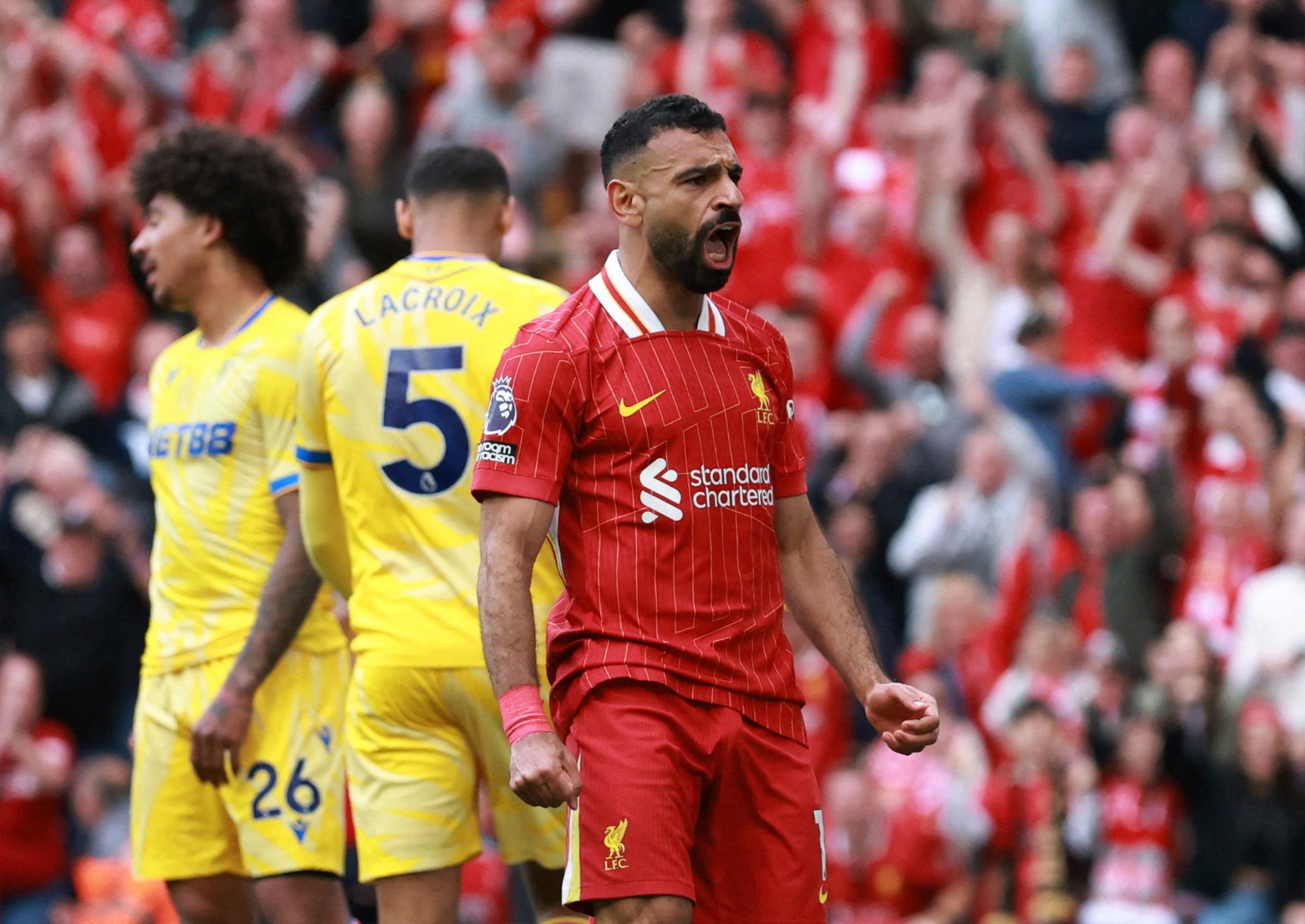 محمد صلاح يحتفل بهدفه مع ليفربول أمام كريستال بالاس بالدوري الإنجليزي - 25 مايو 2025