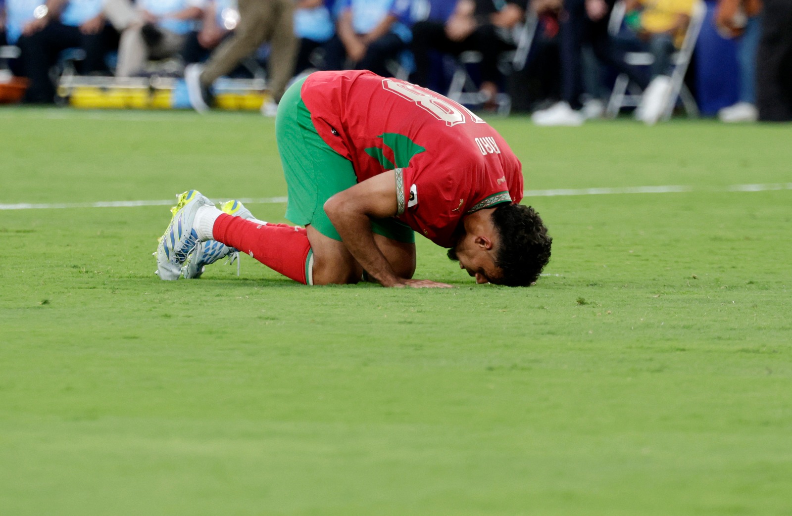 سجدة شكر من الدولي المغربي شادي رياض بعد مباراة المغرب والبرازيل في كأس العالم - 14 يونيو 2026
