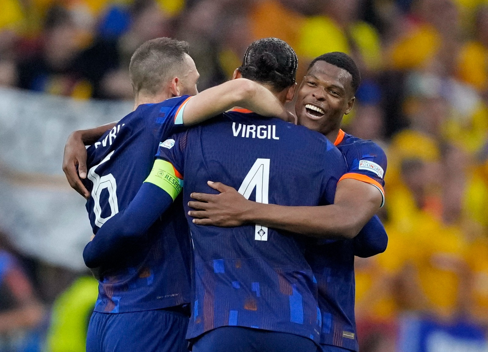 لاعبو هولندا يحتفلون بعد الفوز على رومانيا والتأهل إلى ربع نهائي بطولة أوروبا 'يورو 2024' - 2 يوليو 2024