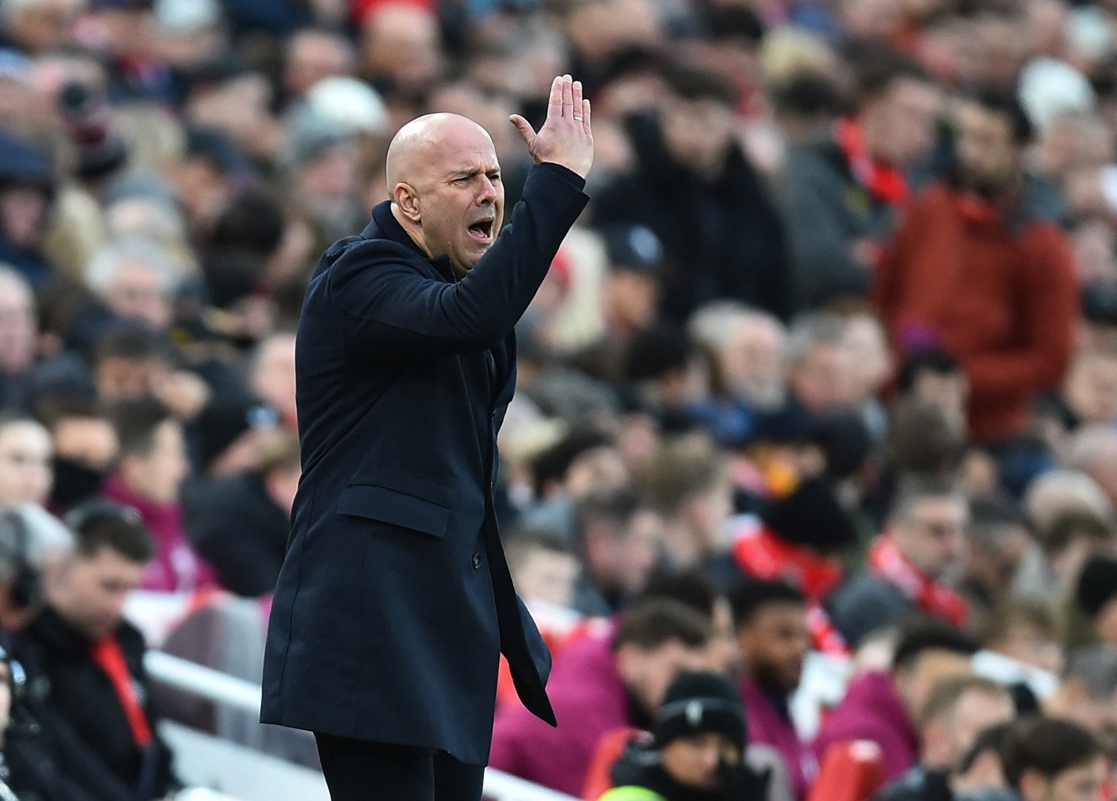 آرني سلوت مدرب ليفربول خلال مباراة بيرنلي في الدوري الإنجليزي الممتاز - 17 يناير 2026