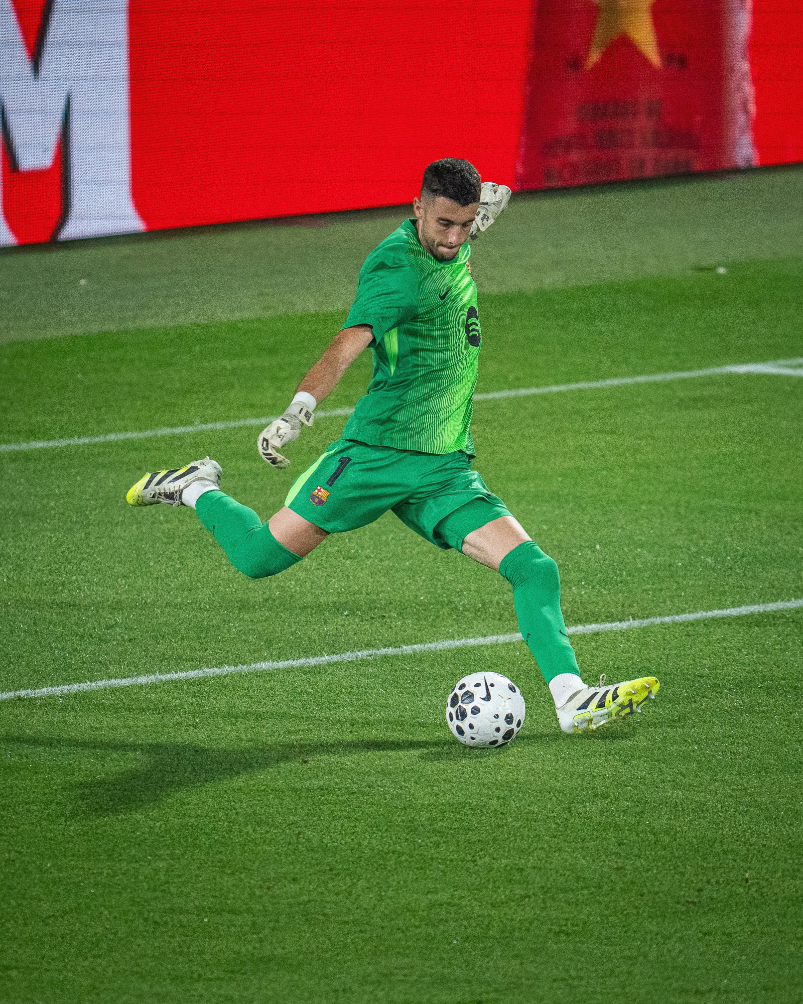 جوان غارسيا خلال مباراة بين برشلونة وكومو في كأس جوان غامبر - 10 أغسطس 2025