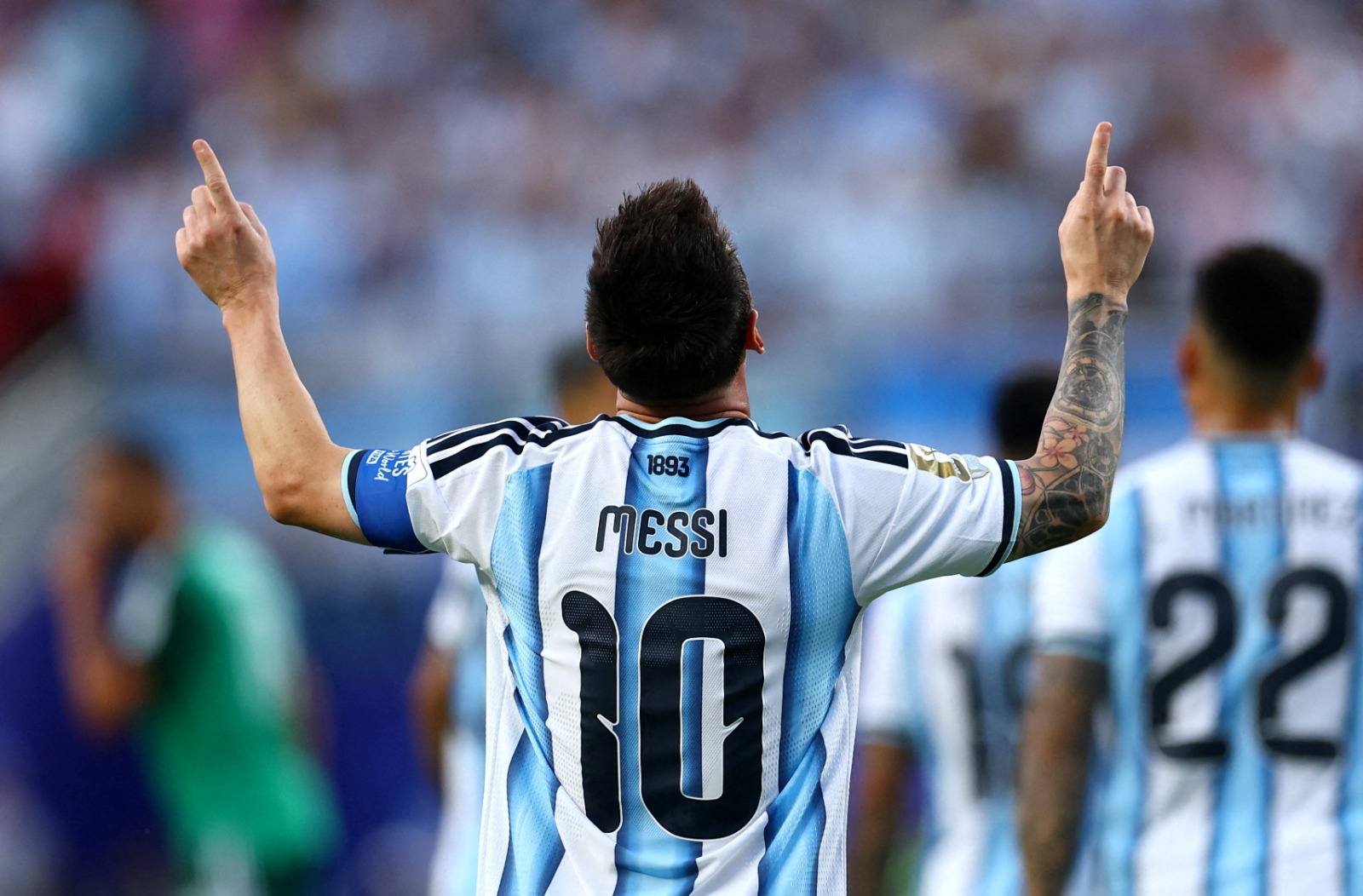 ليونيل ميسي قائد منتخب الأرجنتين يحتفل بعد تسجيل الهدف الأول بمواجهة الجزائر في كأس العالم - 17 يونيو 2026