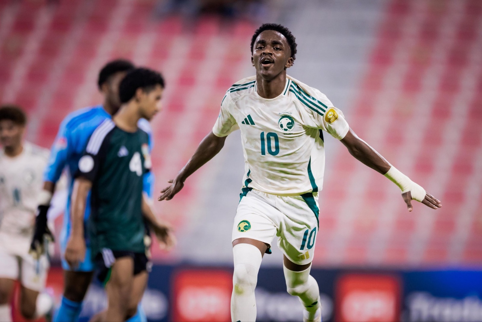 احتفال عبد الرحمن سفياني مهاجم السعودية بتسجيل هدف في مرمى الإمارات بنهائي كأس الخليج تحت  17 عاماً - 3 سبتمبر 2025