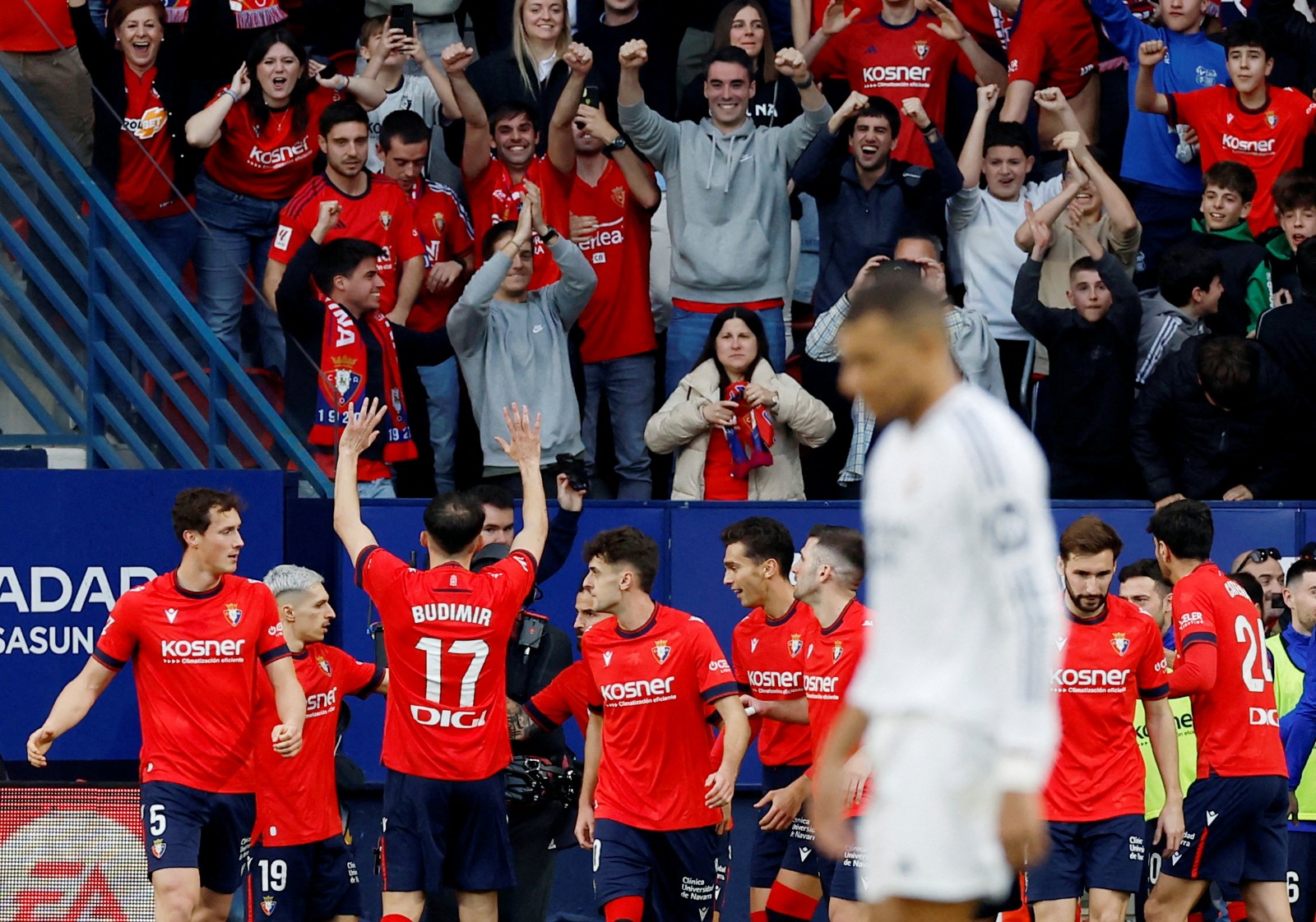 أنتي بوديمير يحتفل بالتسجيل مع أوساسونا ضد ريال مدريد في الليغا - 15 فبراير 2025