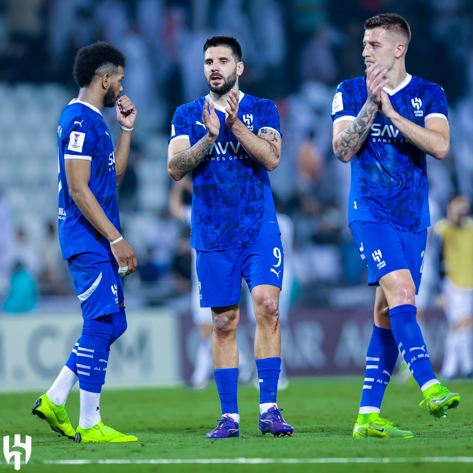 لاعبو الهلال يحيون جمهور الفريق بعد التعادل مع السد في دوري أبطال آسيا للنخبة - 26 نوفمبر 2024