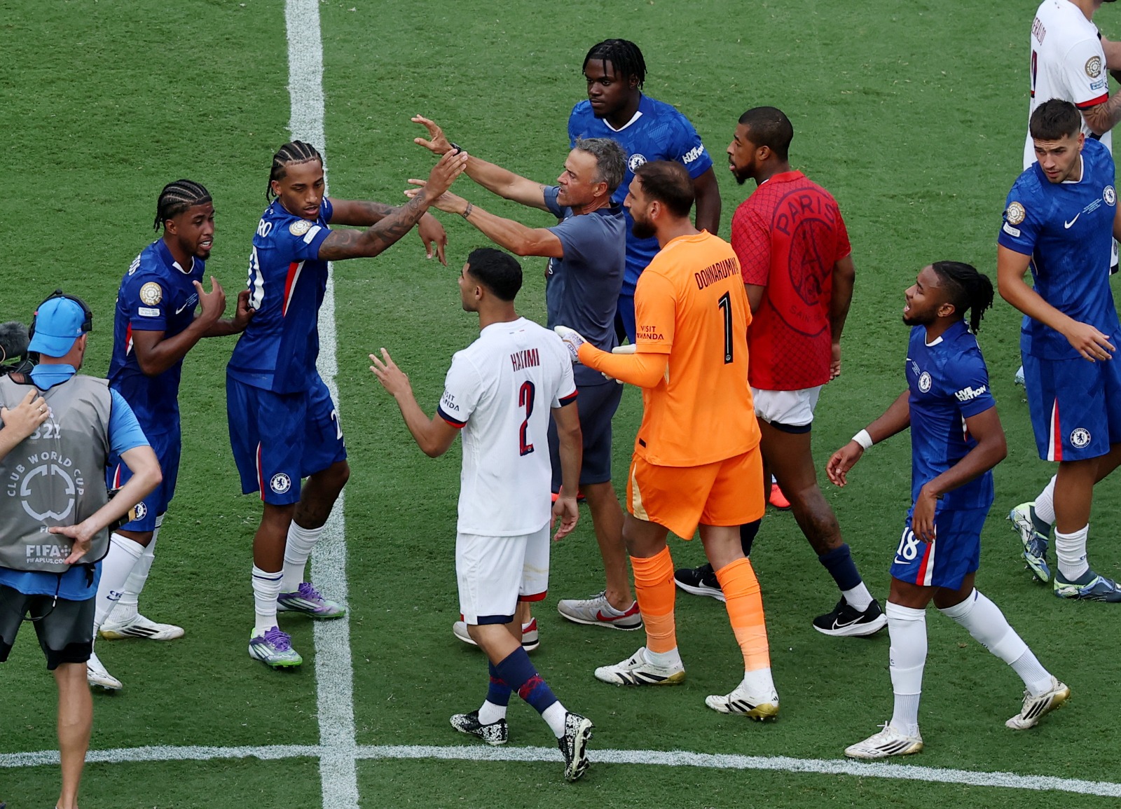 لويس إنريكي مدرب باريس سان جيرمان يتورط في اشتباكات أمام تشيلسي عقب نهائي كأس العالم للأندية - 9 نوفمبر 2024
