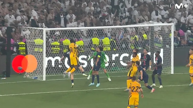 لقطة لرأسية ماركوس تورام في مواجهة باريس سان جيرمان في دوري أبطال أوروبا