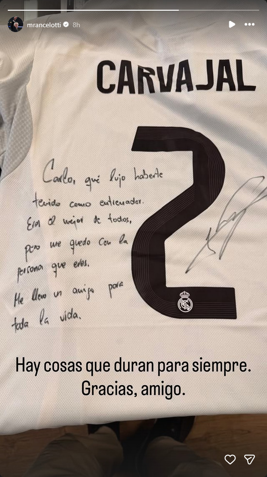 قميص أهداه داني كارفاخال لمدربه السابق في ريال مدريد كارلو أنشيلوتي