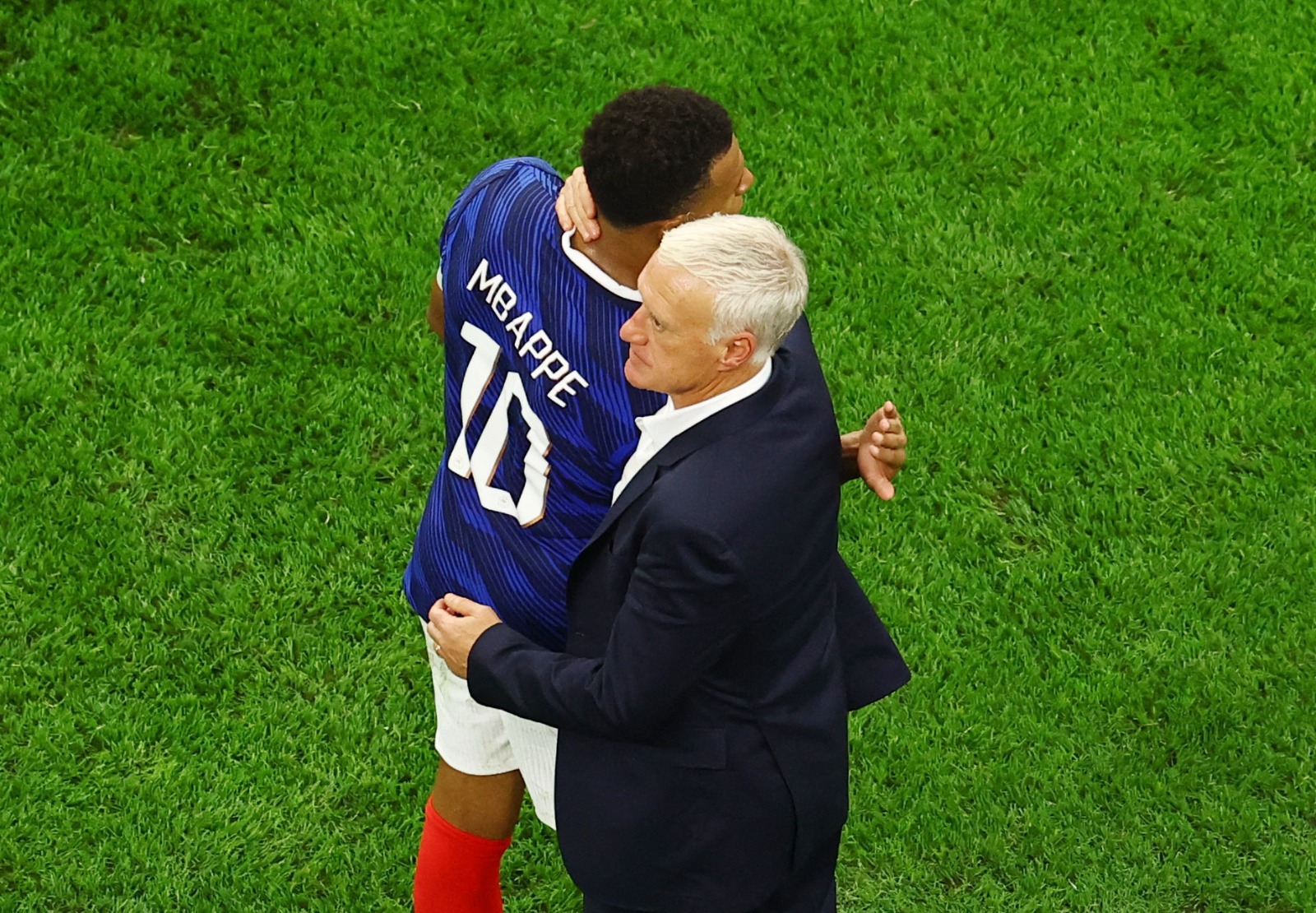 كيليان مبابي وديدييه ديشان بعد مباراة فرنسا وإسبانيا بكأس العالم - 14 يوليو 2026