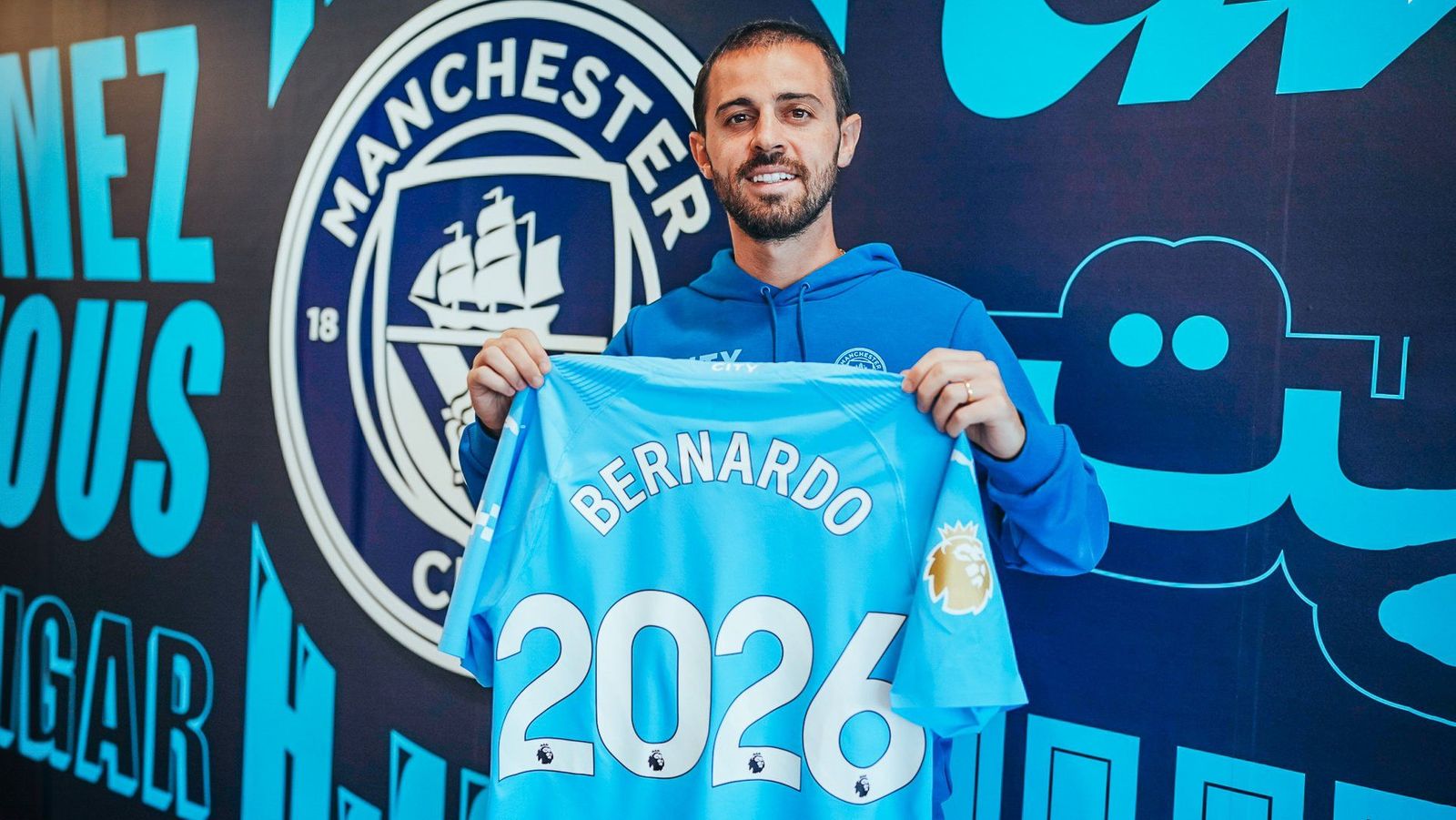 البرتغالي برناردو سيلفا عقب تجديد عقده مع مانشستر سيتي - 23 أغسطس 2023