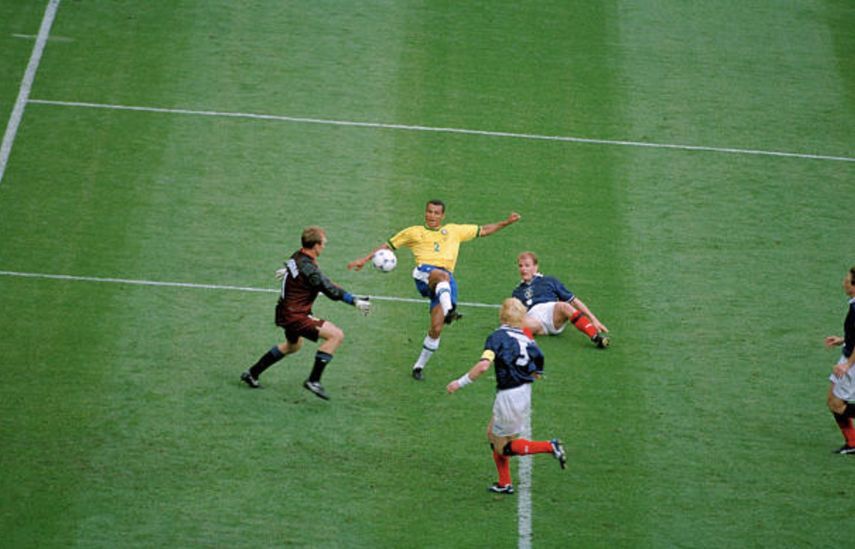كافو يسجل في مرمى اسكتلندا بافتتاح كأس العالم 1998