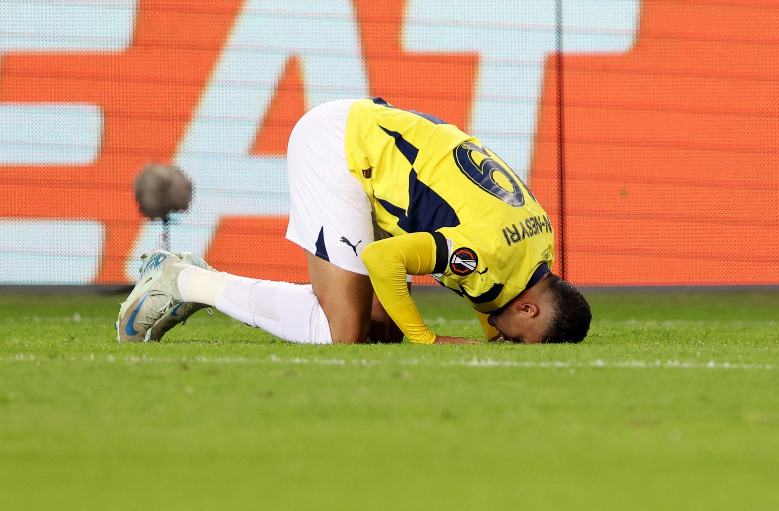 يوسف النصيري بعد تسجيله هدف التعادل لفنربخشة في مرمى مانشستر يونايتد بالدوري الأوروبي - 24 أكتوبر 2024