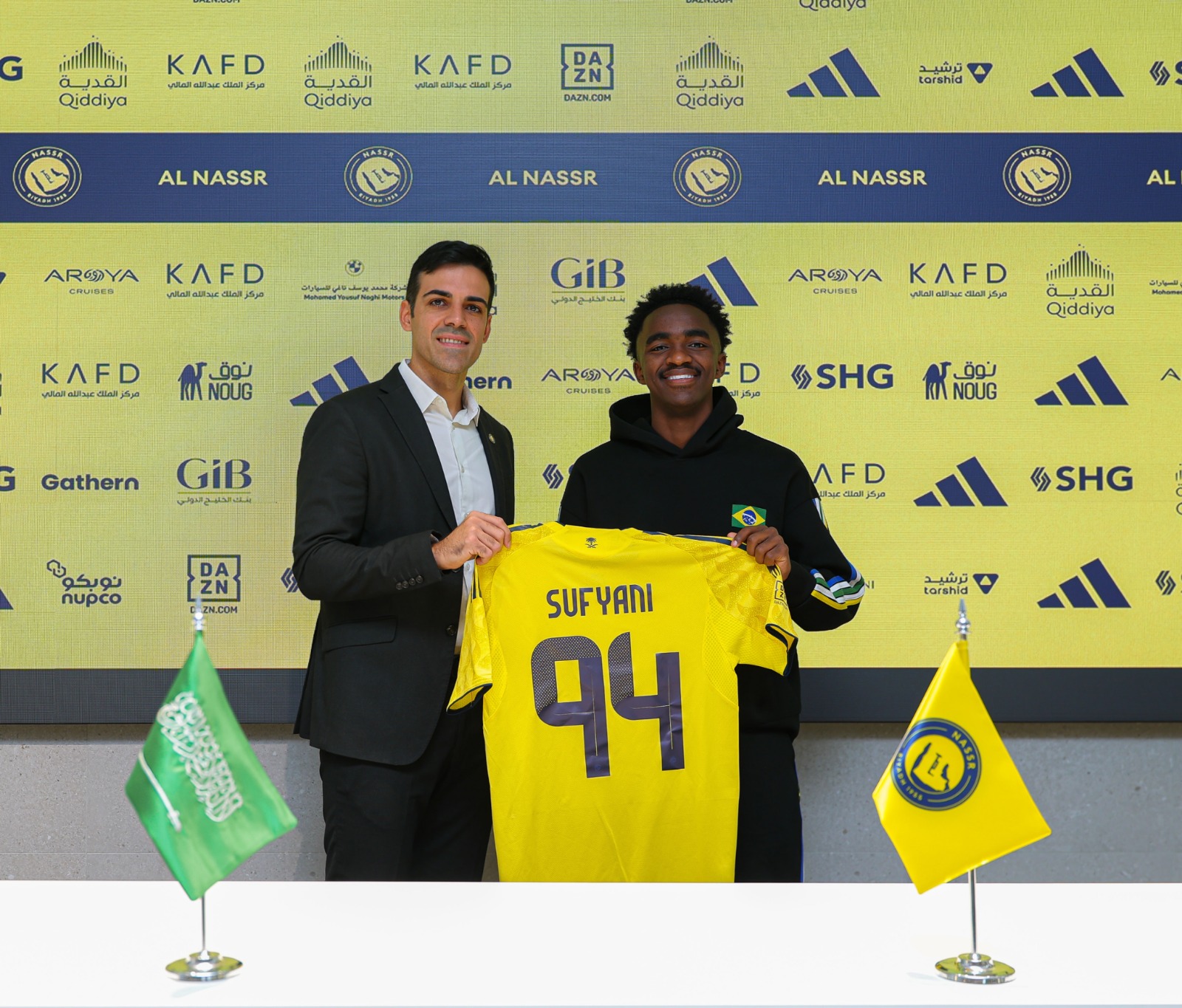 عبدالرحمن سفياني لحظة التوقيع الرسمي مع النصر السعودي لمدة 3 مواسم - 28 ديسمبر 2025