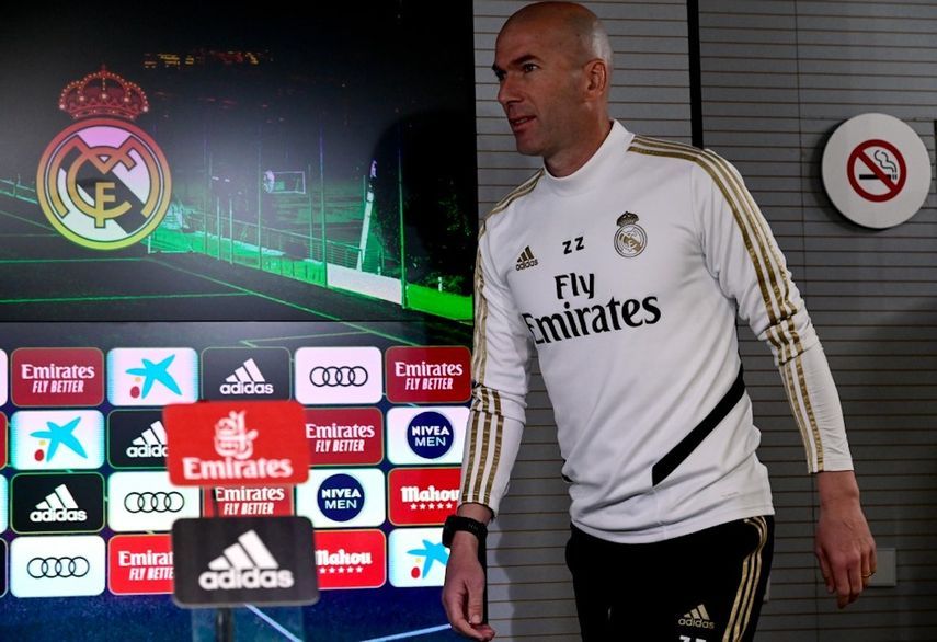  المدرب الفرنسي لريال مدريد زين الدين زيدان في مؤتمر صحفي - AFP