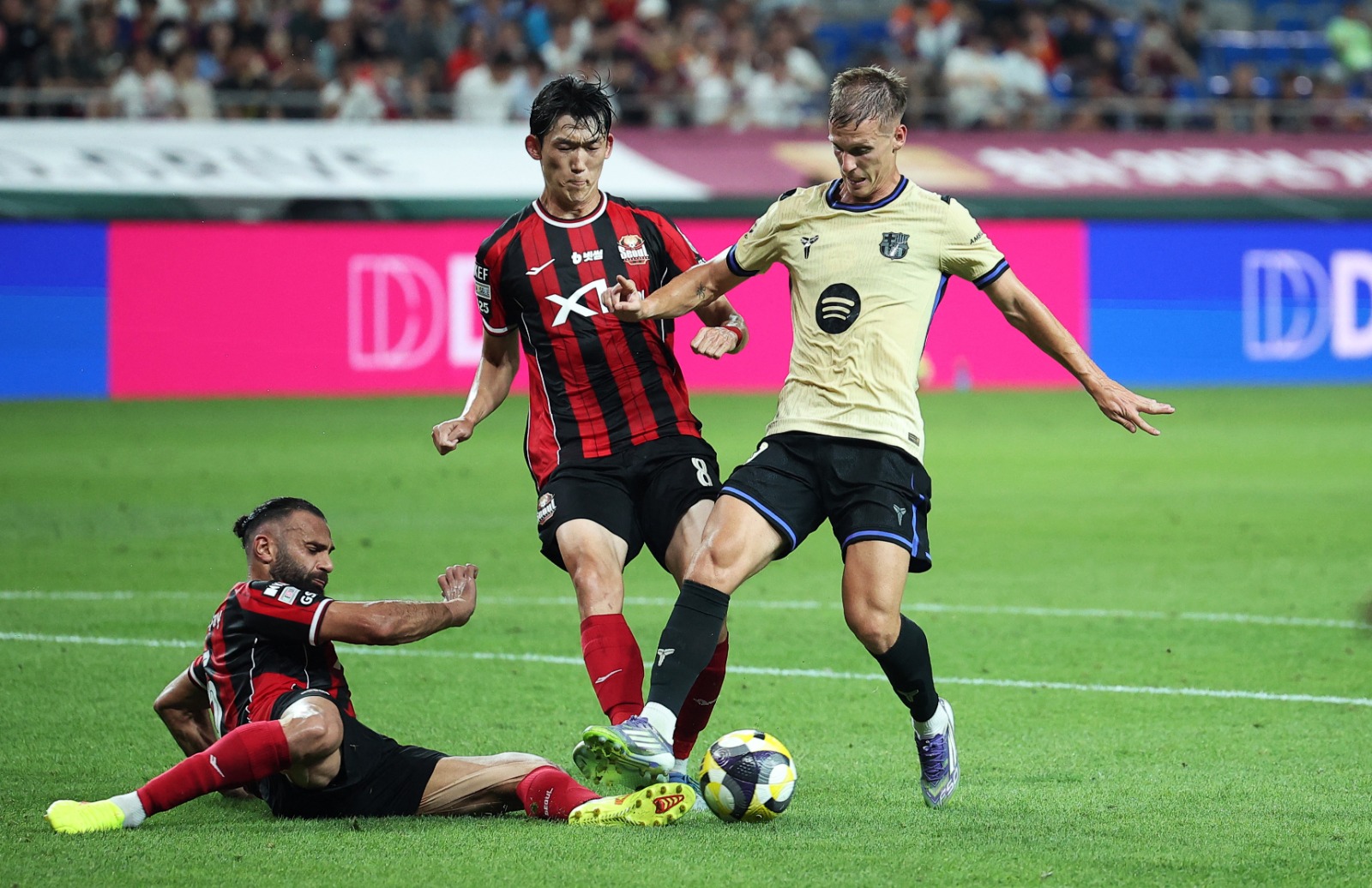 داني أولمو من مباراة برشلونة وسيول الودية - 21 يوليو 2025