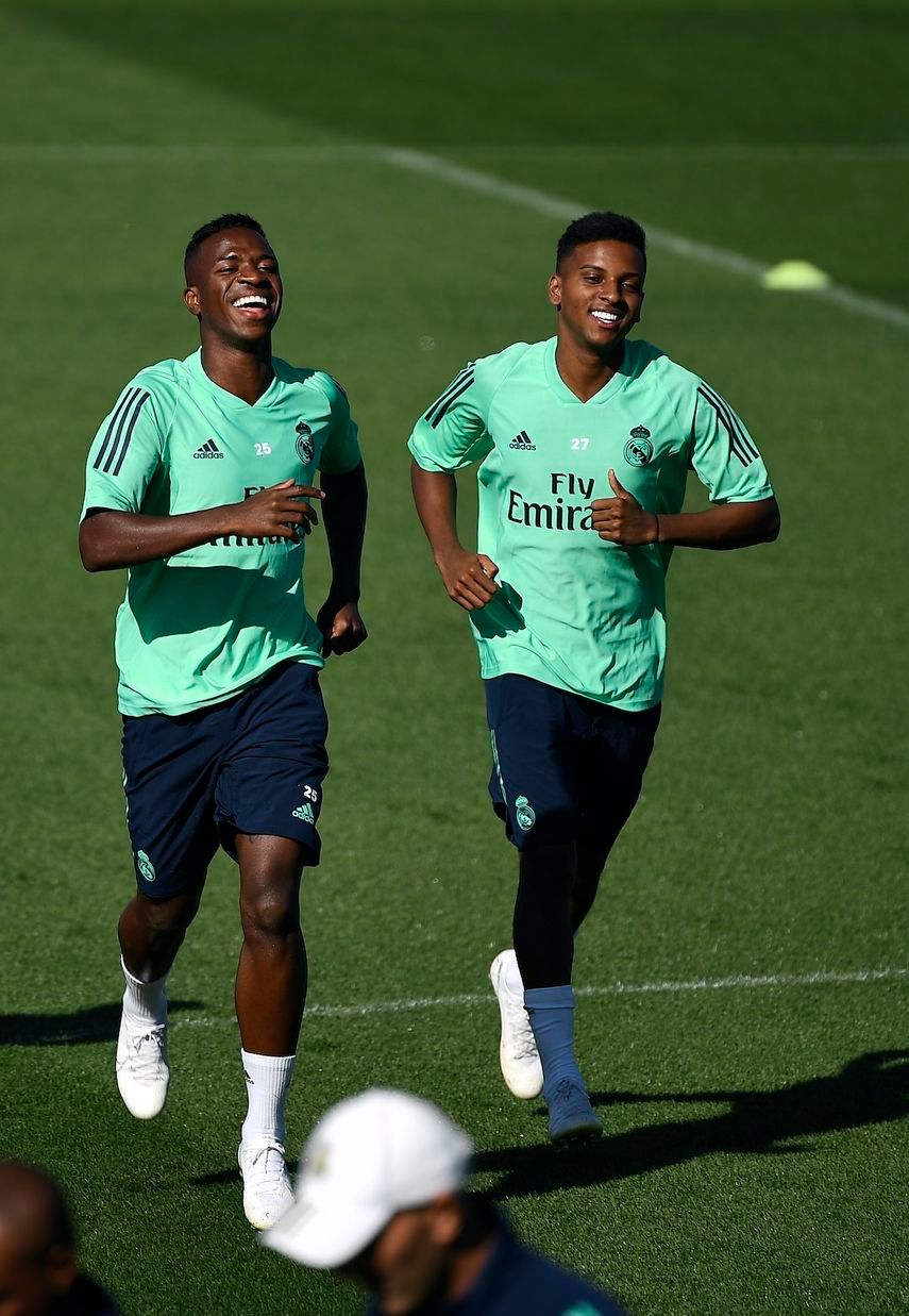 البرازيليان رودريغو غوس وفينيسيوس جونيور مهاجما ريال مدريد الإسباني - AFP