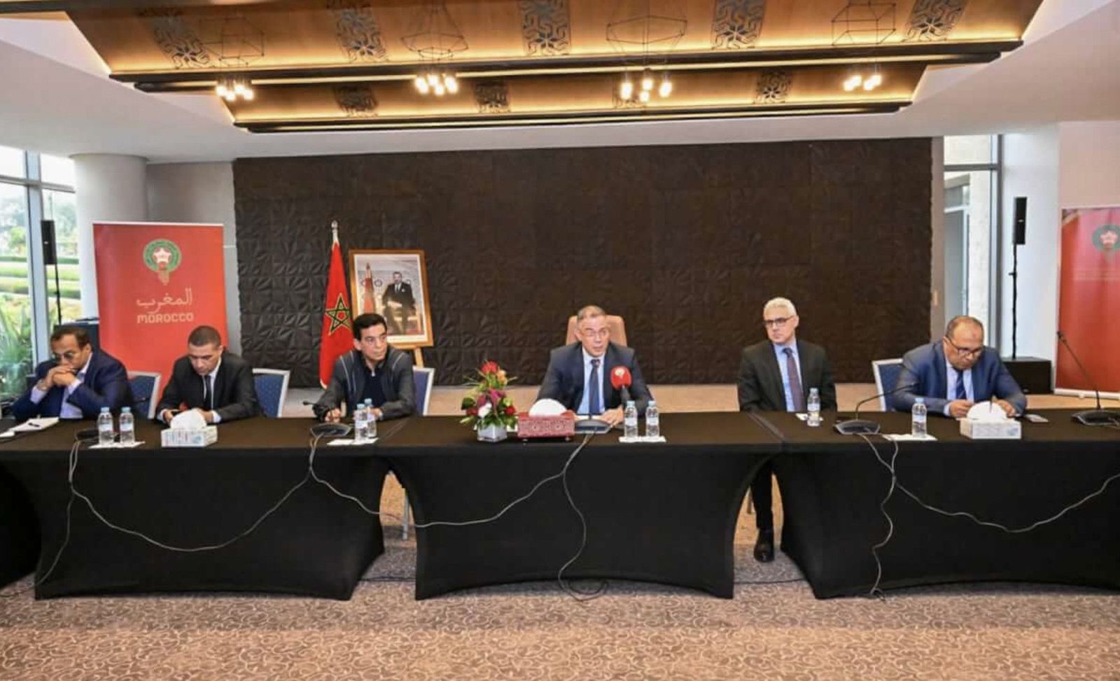 اجتماع رئيس الاتحاد المغربي لكرة القدم فوزي لقجع بأعضاء المكتب التنفيذي