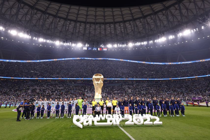 منتخبا الأرجنتين وكرواتيا قبل انطلاق مواجهتهما في نصف نهائي كأس العالم - 13 ديسمبر 2022 