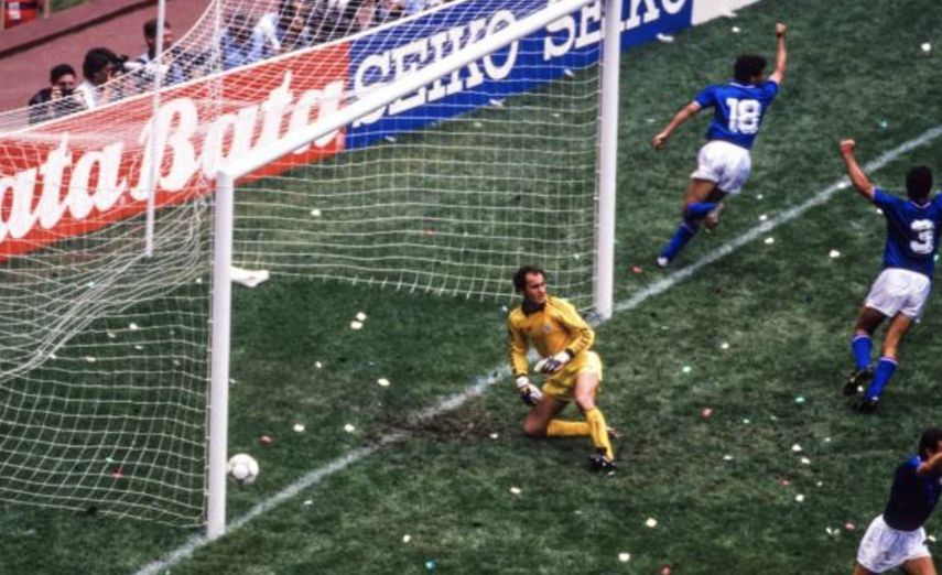 أليساندرو ألتوبيلي يسجل هدف افتتاح مونديال 1986 في مباراة ايطاليا وبلغاريا