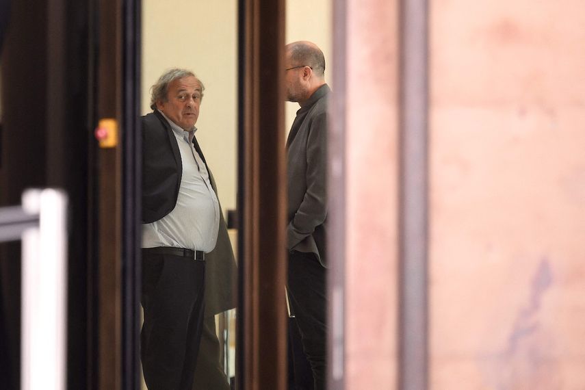 Former UEFA president Michel Platini looks on during a break as part of his trial over a suspected fraudulent payment at Switzerland's Federal Criminal Court on June 8, 2022 in the southern city of Bellinzona. - Blatter and Michel Platini, once the chiefs of world and European football start a two-week trial following a mammoth investigation that began in 2015 and lasted six years. (Photo by Fabrice COFFRINI / AFP) - AFP