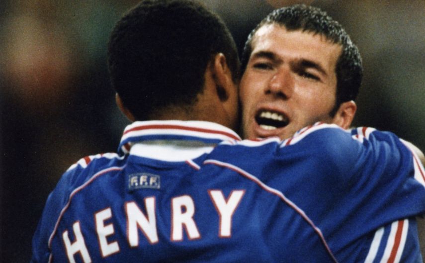 زيدان يهنيء هنري بكأس العالم 1998