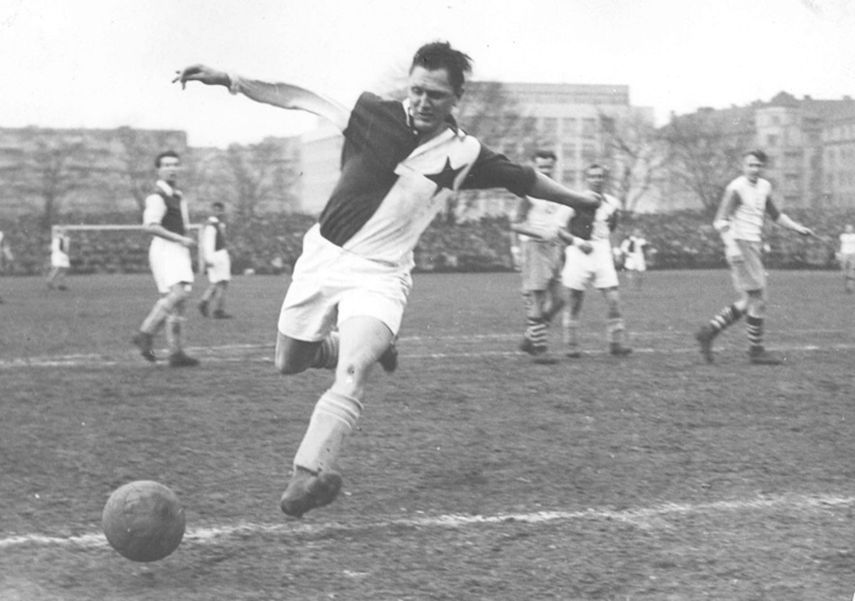 التشيكي جوزيف بيكان أسطورة سلافيا براغ - موقع سلافيا براغ الرسمي