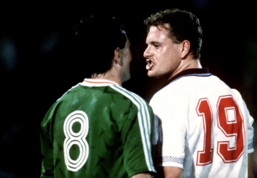بول جاسكوين في مباراة إنجلترا وجمهورية آيرلندا بنهائيات مونديال ايطاليا 90