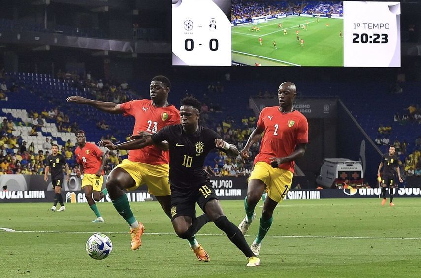 بالرداء الأسود.. فينيسيوس جونيور في مباراة البرازيل وغينيا كوناكري الودية 17-6-2023