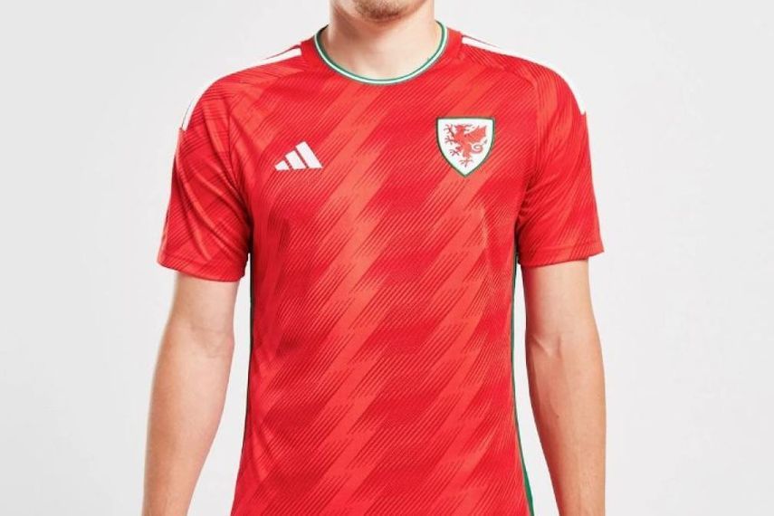 قميص منتخب ويلز في كأس العالم قطر 2022 