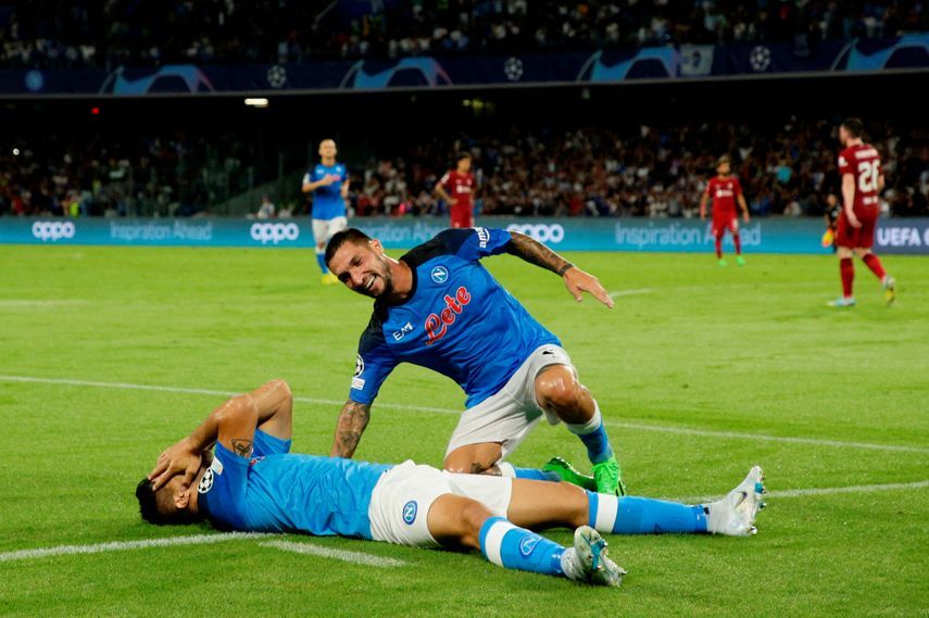 لاعبو نابولي يحتفلون بعد التسجيل ضد ليفربول - 7 سبتمبر 2022