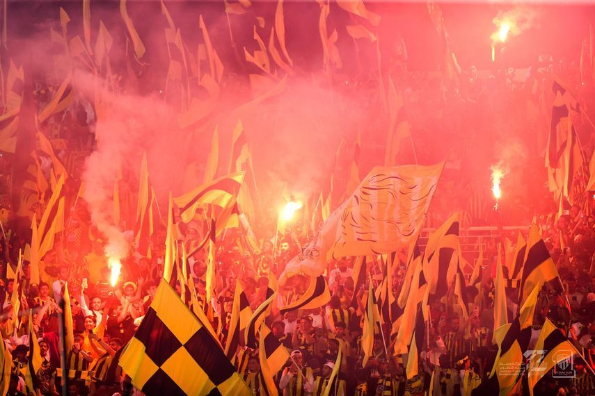 جماهير الاتحاد السعودي تؤازر فريقها أمام الهلال في مباراة بدوري روشن السعودي - 16 مايو 2023