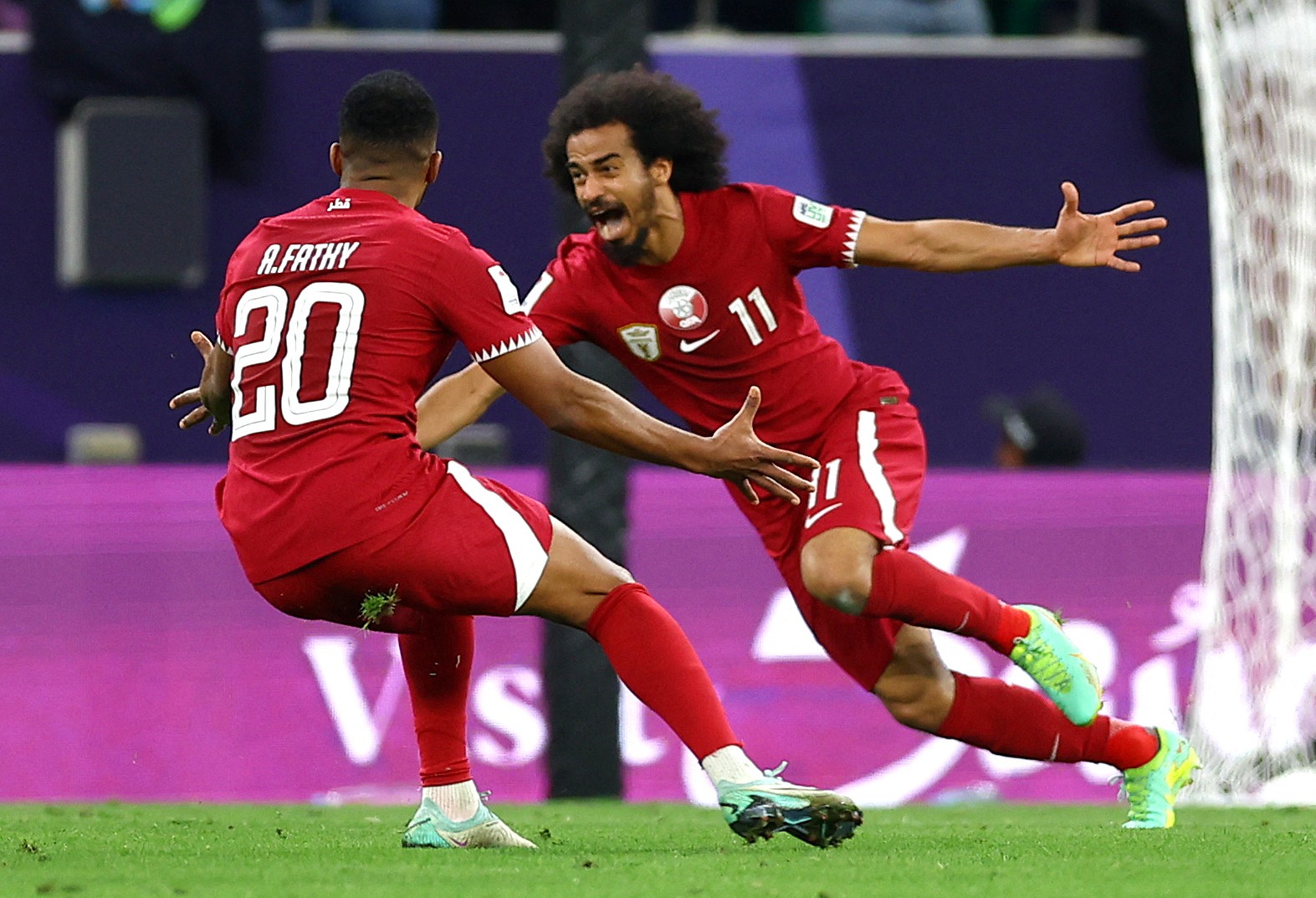 أكرم عفيف لاعب منتخب قطر يحتفل بهدفه بمواجهة إيران في نصف نهائي كأس آسيا - 7 فبراير 2024