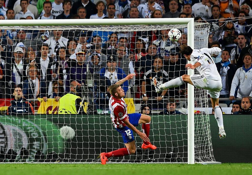 الويلزي جاريث بيل خلال تسجيله الهدف الثاني لريال مدريد في شباك أتلتيكو مدريد ضمن نهائي دوري الأبطال 2014