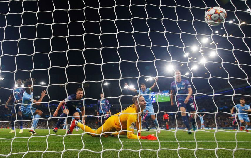 ناثان آكي يسجل هدف مانشستر سيتي الأول ضد لايبزيع في دوري أبطال أوروبا - 15 سبتمبر 2021