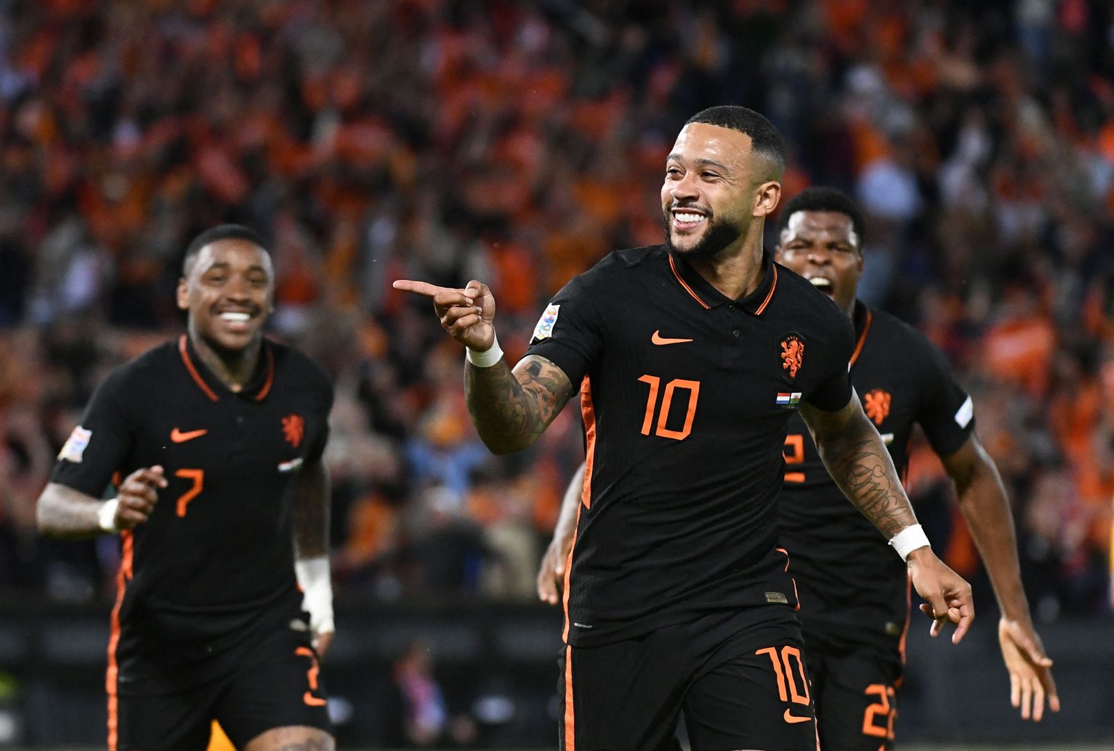 ممفيس ديباي مهاجم هولندا يحتفل بعد تسجيل هدف الفوز على ويلز في دوري الأمم الأوروبية - 14 يونيو 2022
