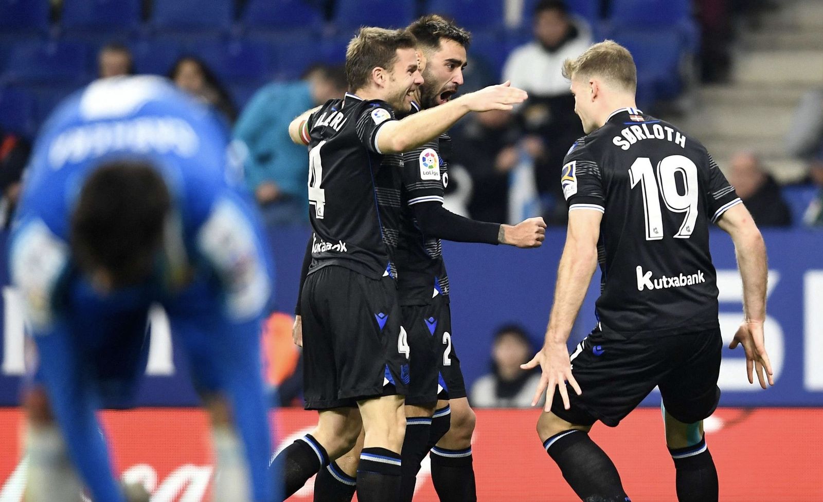 أليكسندر سورلوث يحتفل مع أويرزابال